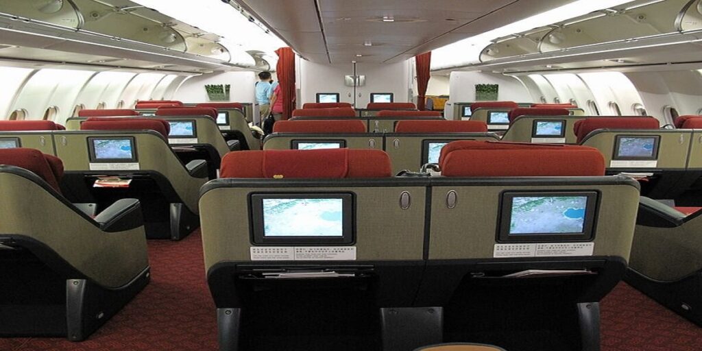 Hainan Airlines A340-600 B-6509 Business Class Entertainment