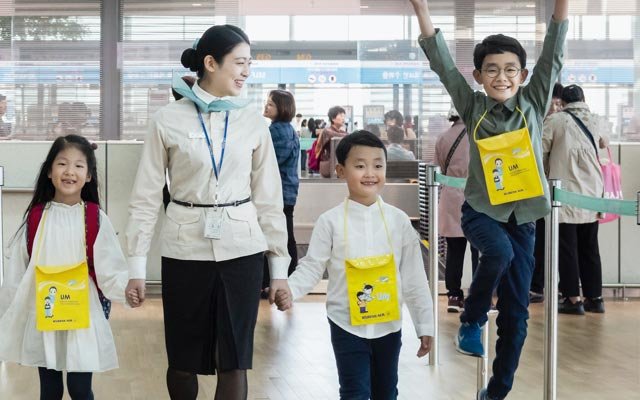 airfleetrating-air france unaccompanied minor age